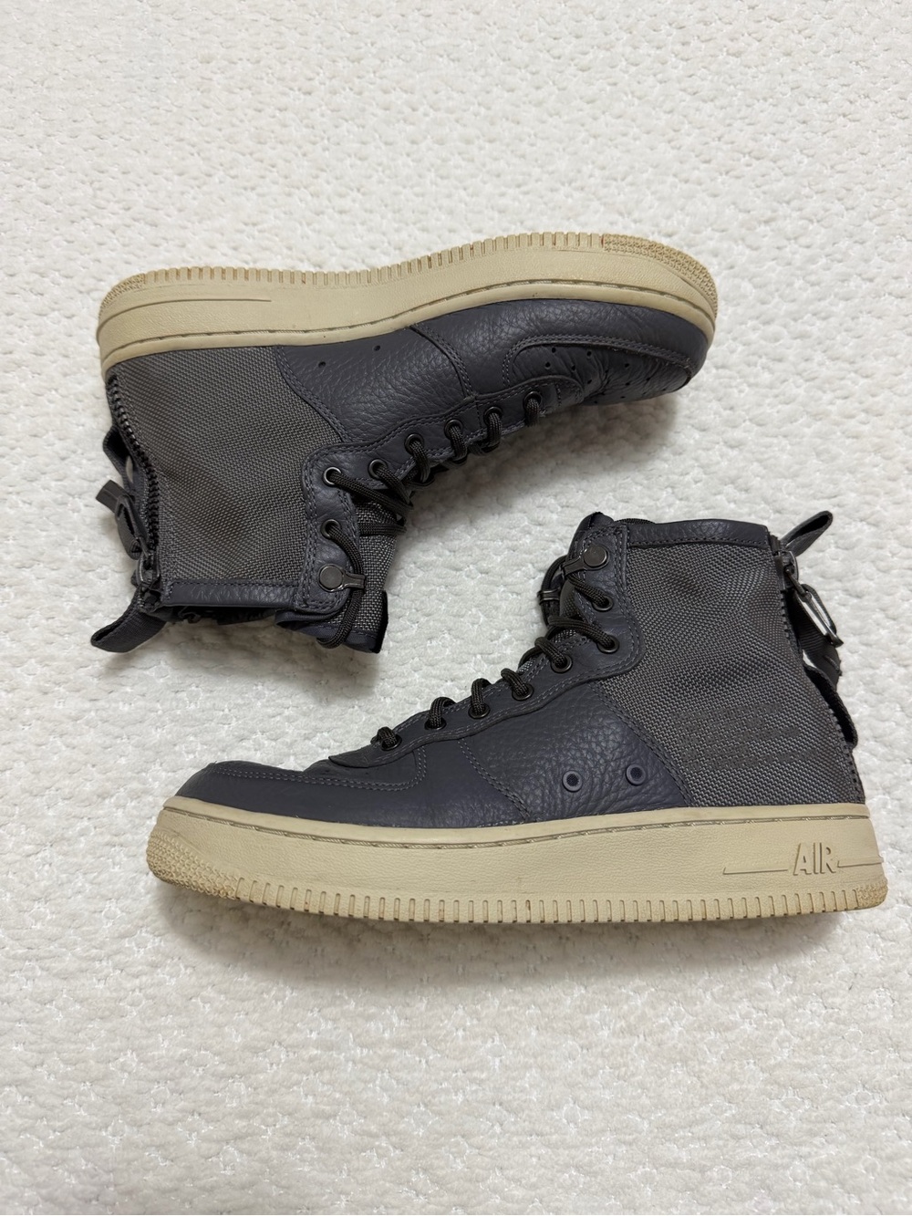 Nike SF Air Force 1 Mid GS Dark Grey/Light Bone Size 5.5Y Women’s 7